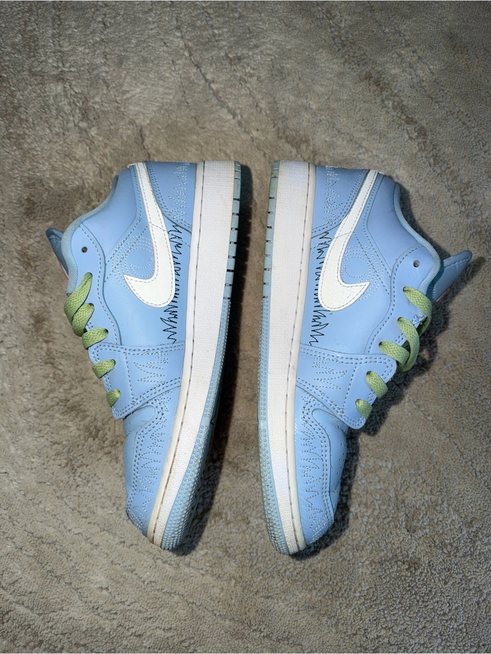 Nike Light Blue Kids Low-Top Sneakers with White Swoosh
